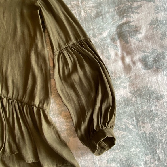 RO&DE Olive Color Peasant/Hi-Low Blouse, Long Sleeve - Picture 6 of 9